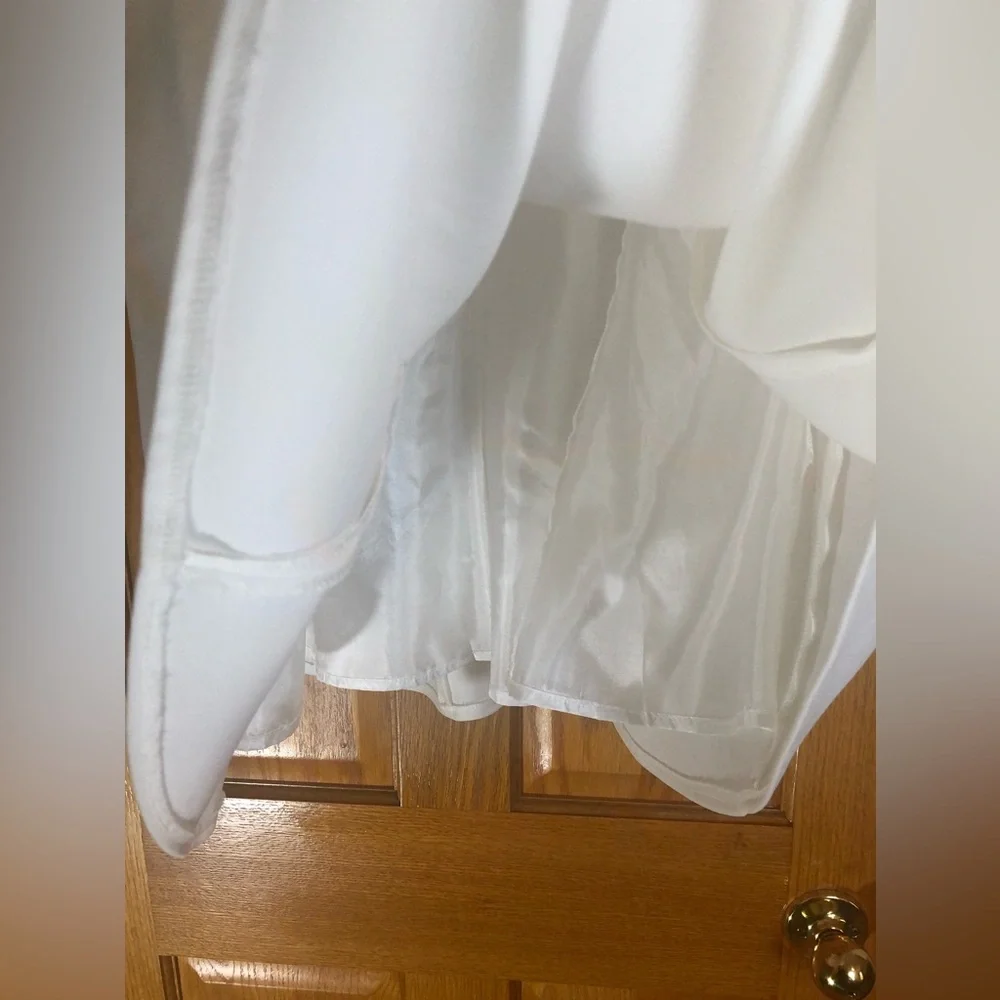 Lisa Rene White Women's Skirt Set with Decorative Belt